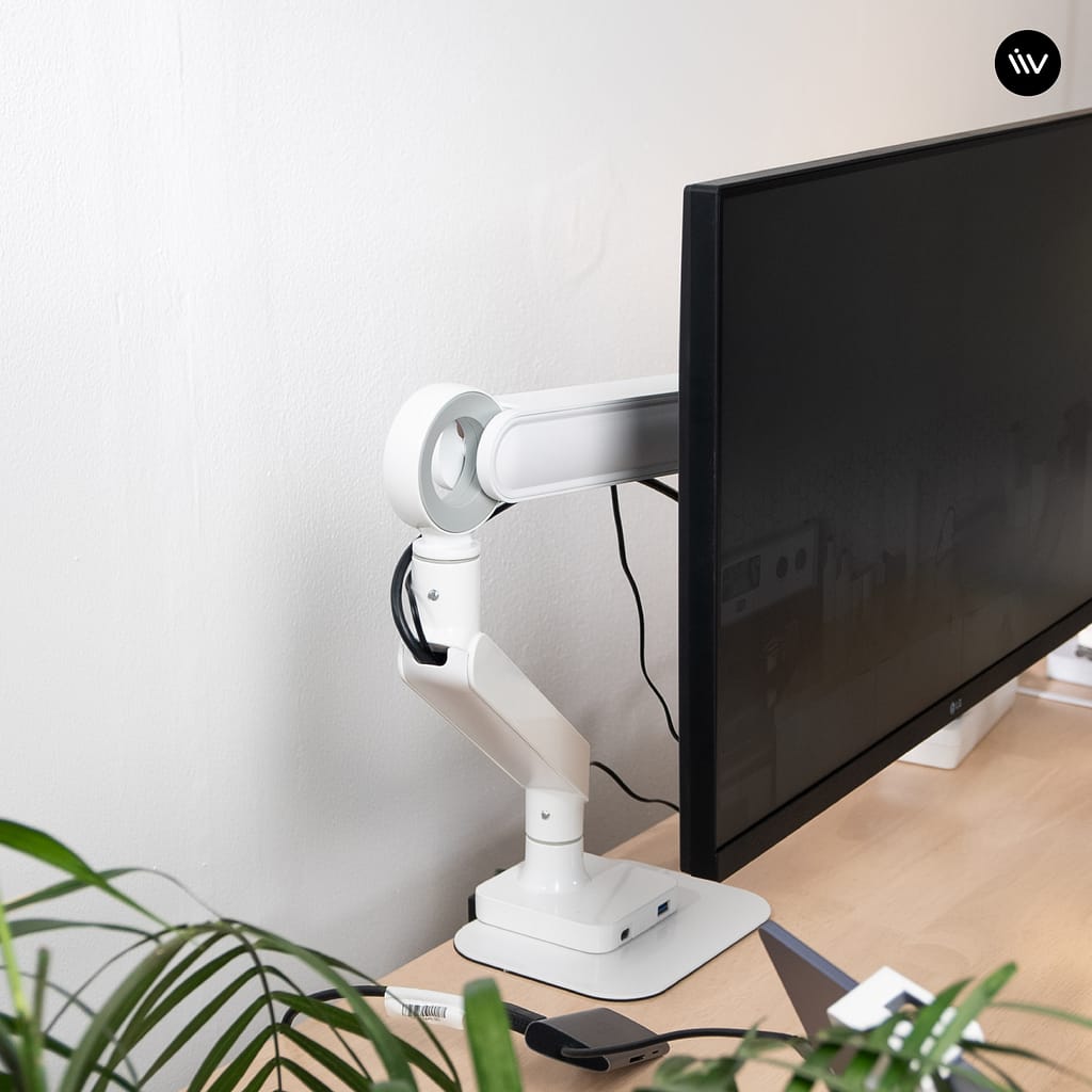 ไอเทมช่วยเสริมสุขภาพ LIV O-Ring Single Monitor Arm จัดโต๊ะทำงานไว้สำหรับ Work From Home