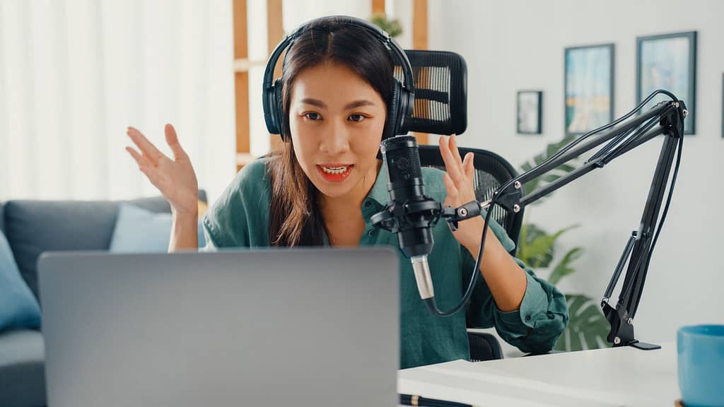 ขาจับไมโครโฟนถือเป็นอีกหนึ่งอุปกรณ์สำคัญสำหรับสาย Content Creator หน้าใหม่ที่ต้องมี