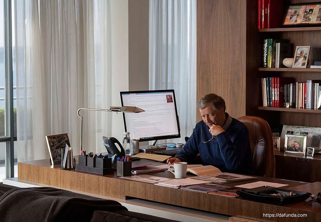 ไอเดียจัดโต๊ะทำงานสไตล์ Bill Gates ผู้ก่อตั้ง Microsoft