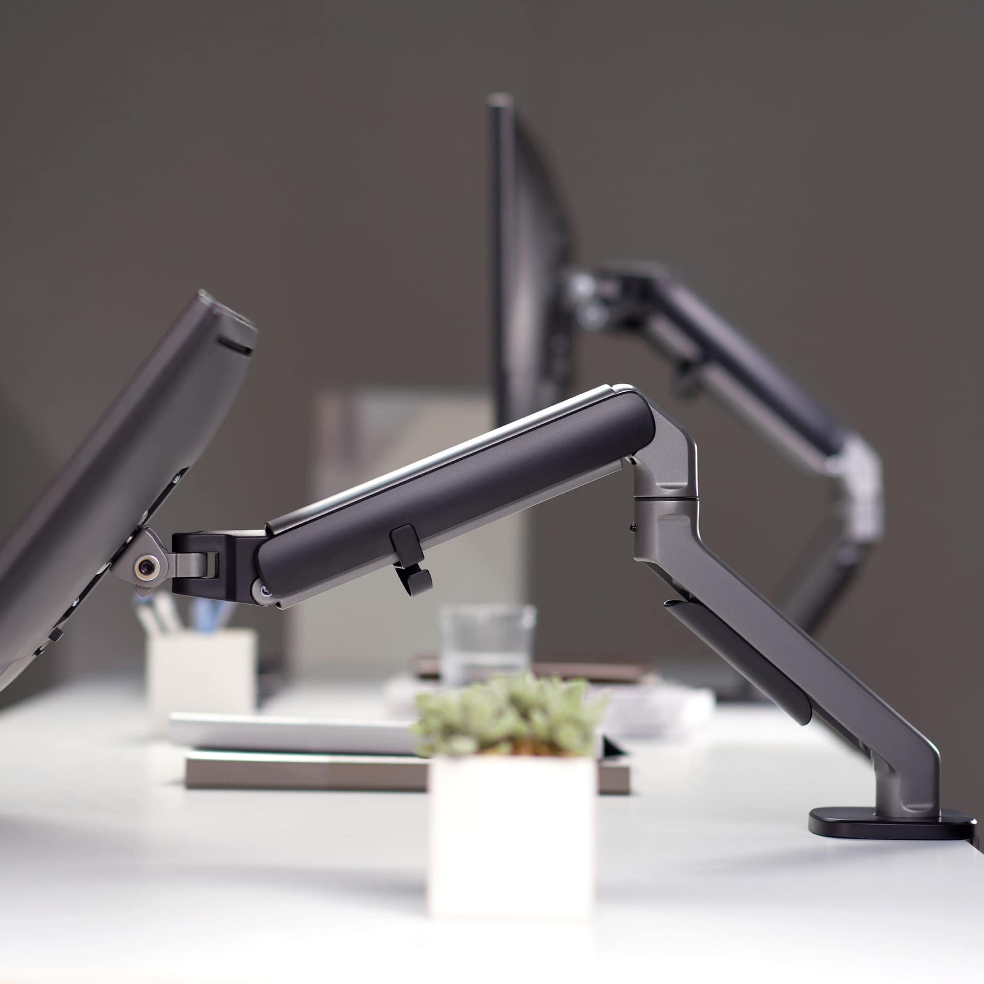 Simple single monitor arm space grey-09 แขนจับจอเดี่ยว LIV Simple Single Monitor Arm - Modern Minimal Design - Image 12
