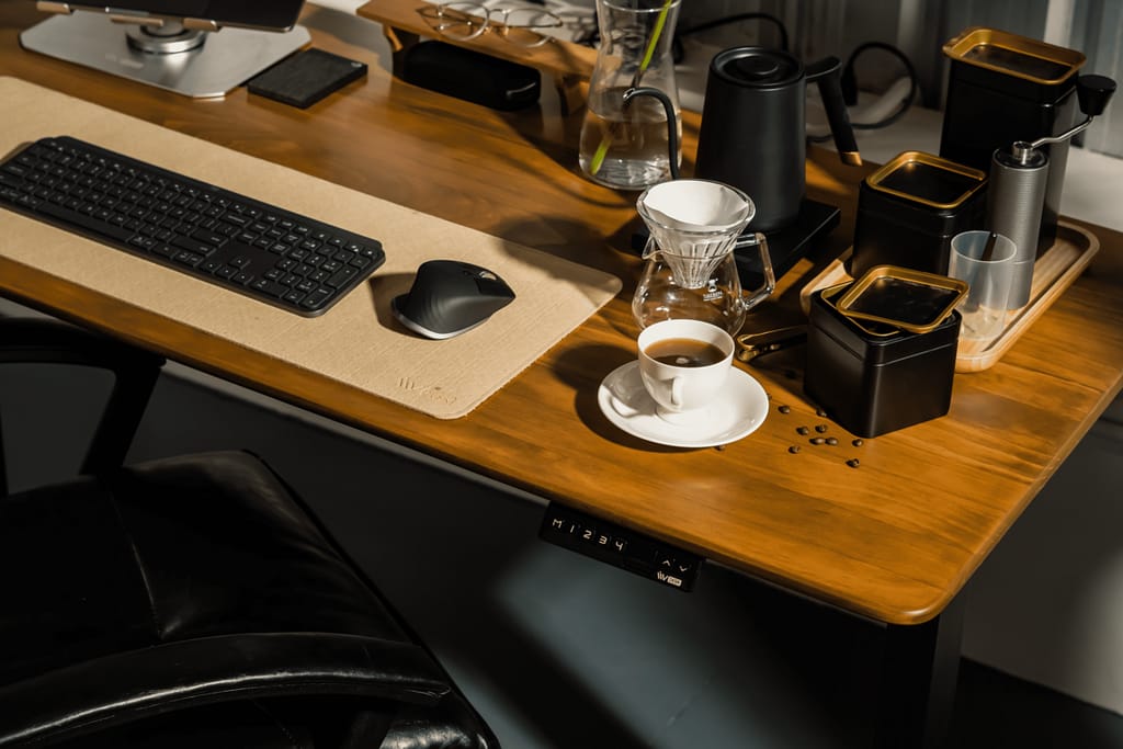 Liv Desk - วิธีดูแลรักษาโต๊ะปรับระดับไฟฟ้า ให้ใช้งานได้ยาวนานขึ้น